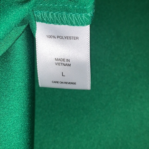New York and Company 7th Ave Design Studio Emerald Green Blouse.  Size L. NEW ! - Picture 7 of 8